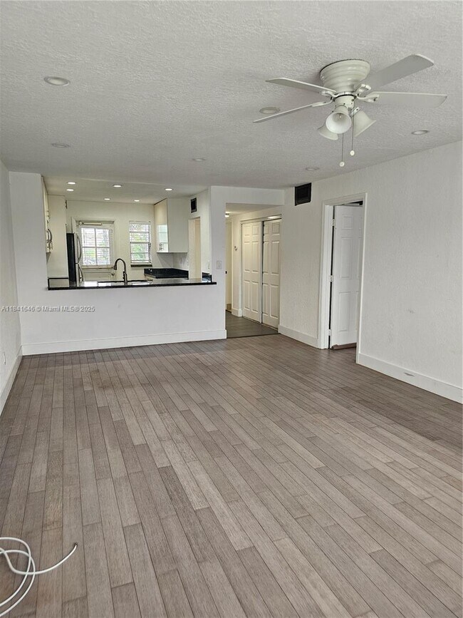 Building Photo - 2510 SW 81st Ave