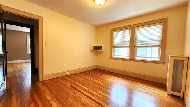 Building Photo - 177 Trapelo Rd
