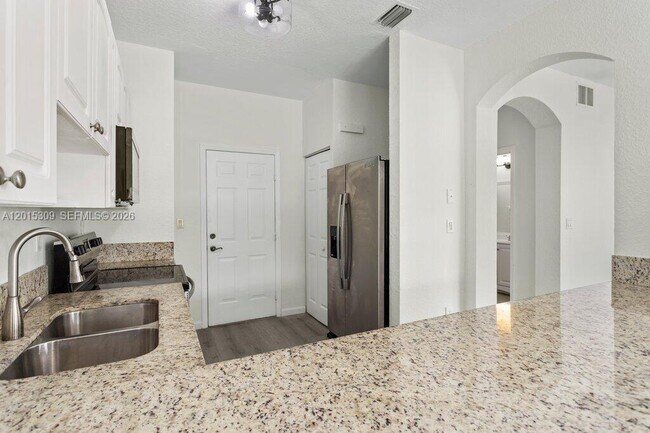 Building Photo - 5090 SW 136th Ave