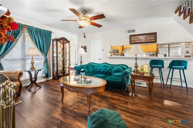 Building Photo - 619 Strings Dr