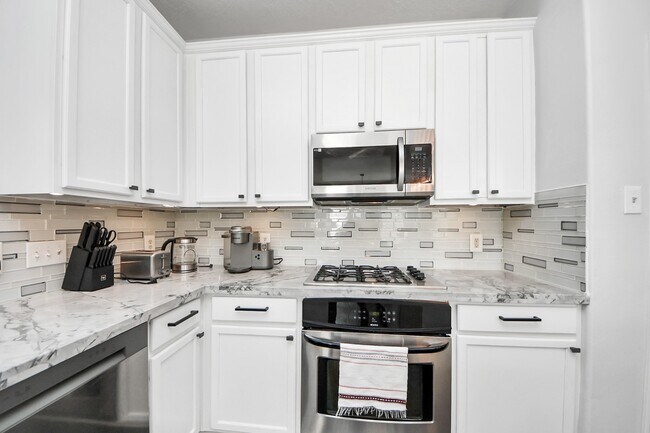Building Photo - 30214 Vinebriar Dr