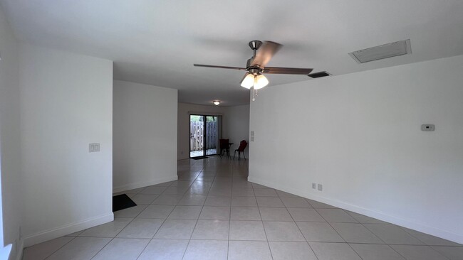 Building Photo - Quiet 2 Bedroom 2 Bath Rental in Beautiful...