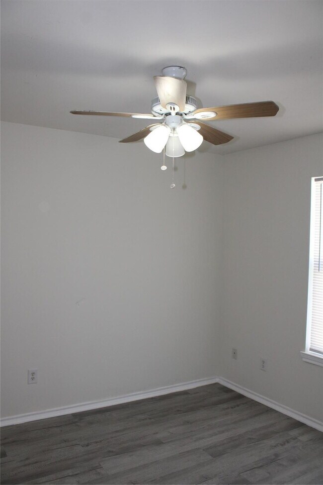 Building Photo - 1706 Caravan Trail