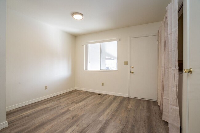 Building Photo - Newly Updated 3 Bed, 1 Bath Duplex in West Fort Collins