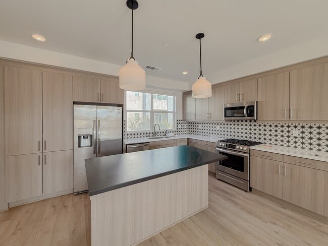 Building Photo - 10482 San Diego Mission Rd