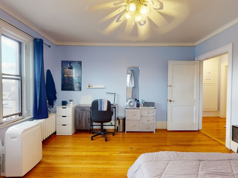 Building Photo - 448 Park Dr