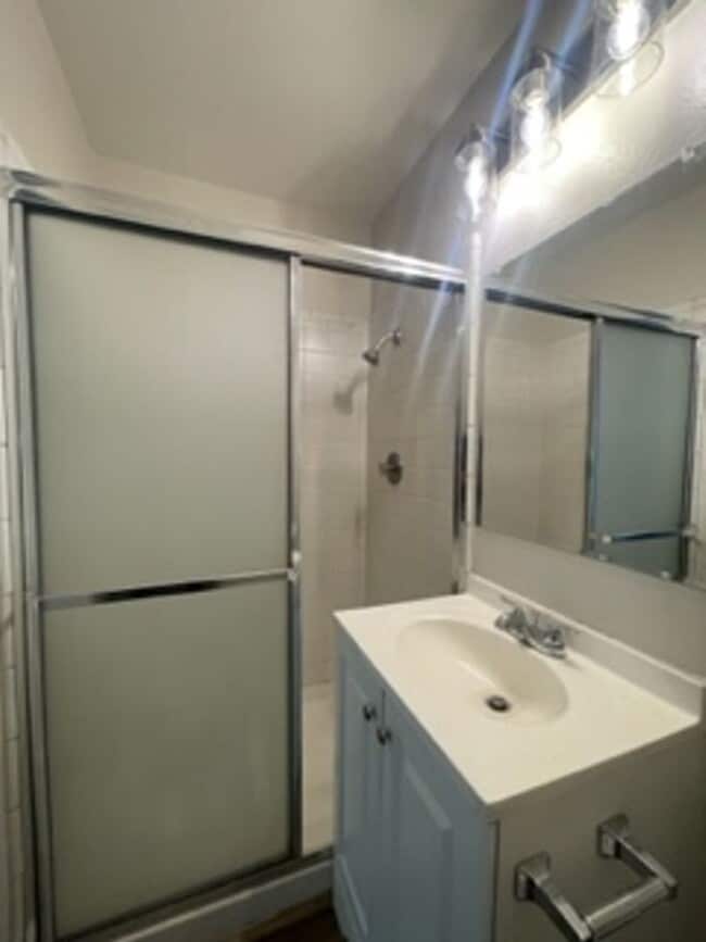 Building Photo - Great 3 Bed 2 Bath Duplex