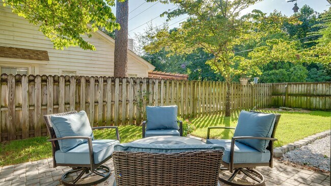 Building Photo - 3 bedroom 2 bathroom house in Chelsea Park...
