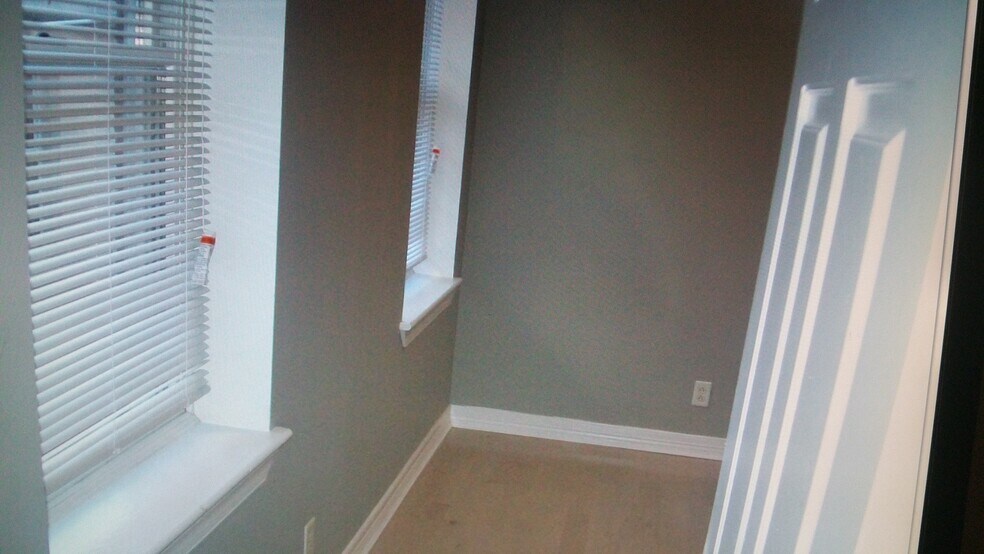 Building Photo - 19 S Broadway