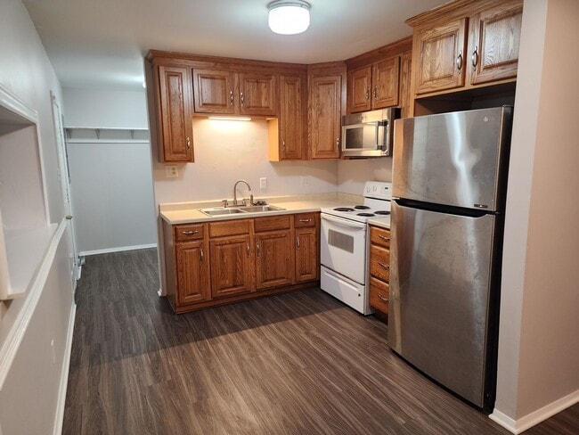 Building Photo - Updated 3 Bedroom, 1 bath with Large Backyard!