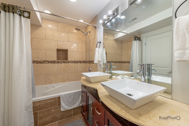 Building Photo - 3639 N Troy St