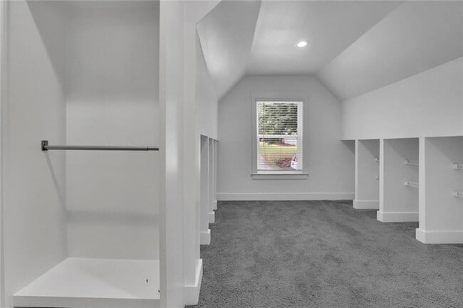 Building Photo - 6181 Shoreland Cir