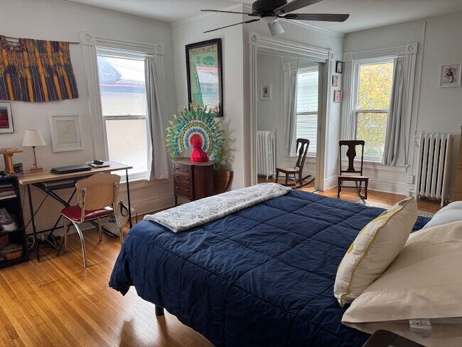 Building Photo - 775 University Ave