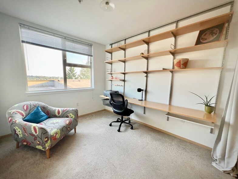 Building Photo - 425 23rd Ave S