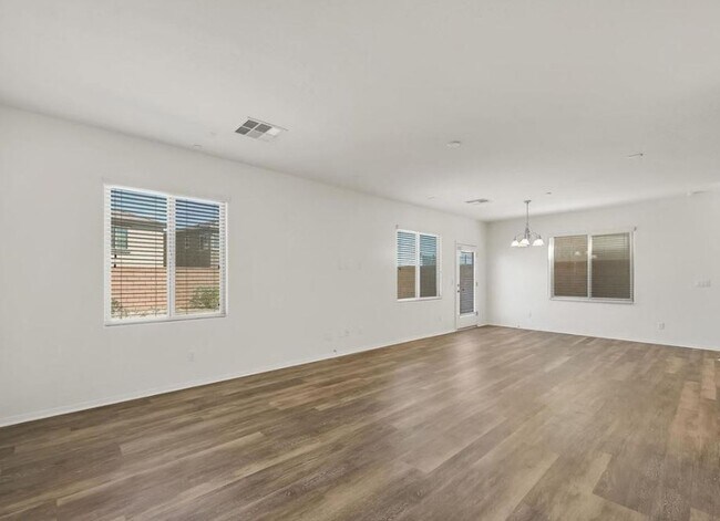 Building Photo - 614 Taliput Palm Pl