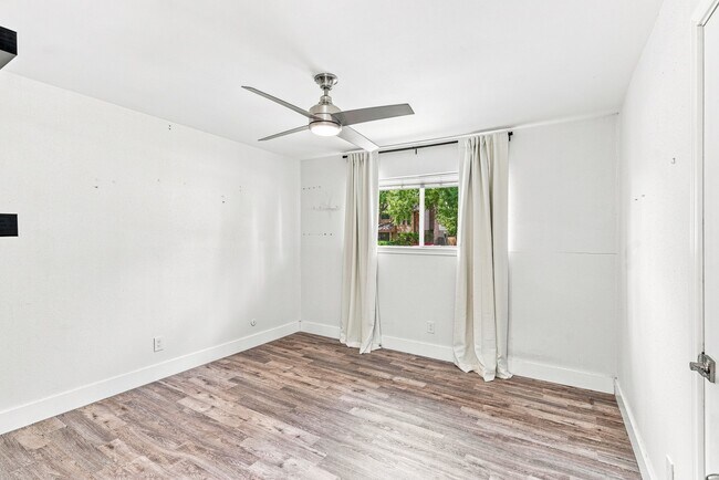 Building Photo - 1135 Trowbridge Dr