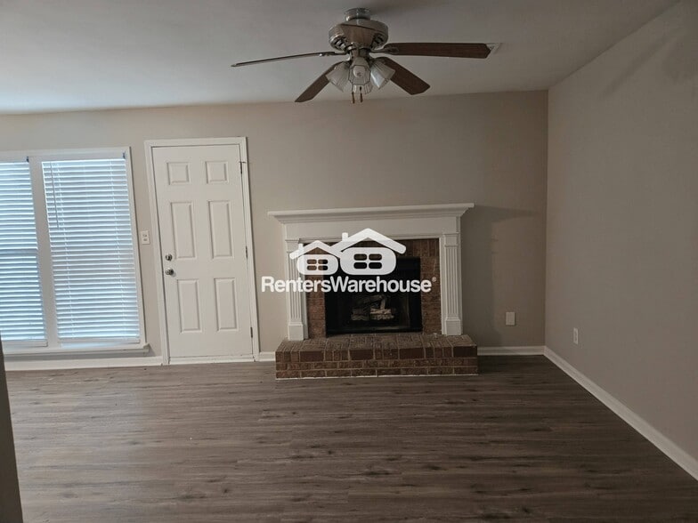 Building Photo - 4891 Jenny Dr