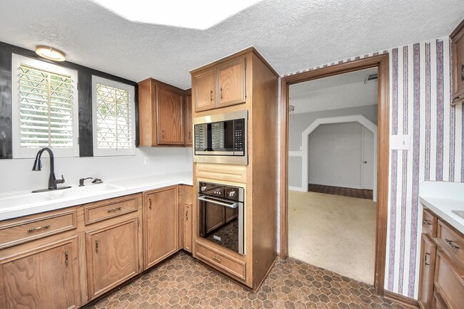 Building Photo - 7510 Renmark Ln
