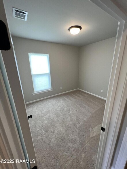 Building Photo - 307 Grassy Meadows Ln