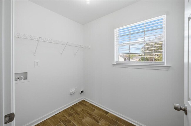 Building Photo - 1098 Village Creek