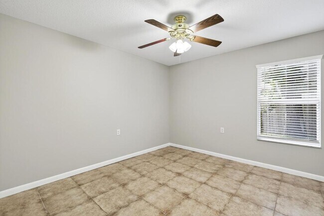 Building Photo - 2126 Center Way