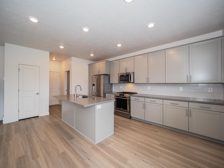 Building Photo - 1578 W Sparta Way