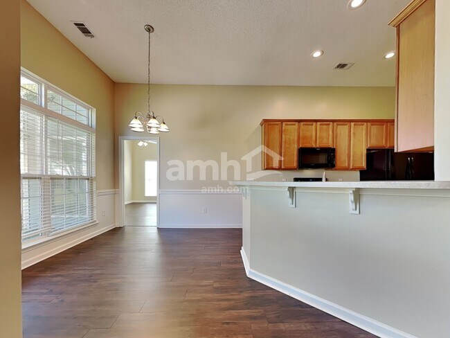 Building Photo - 822 Granite Ln