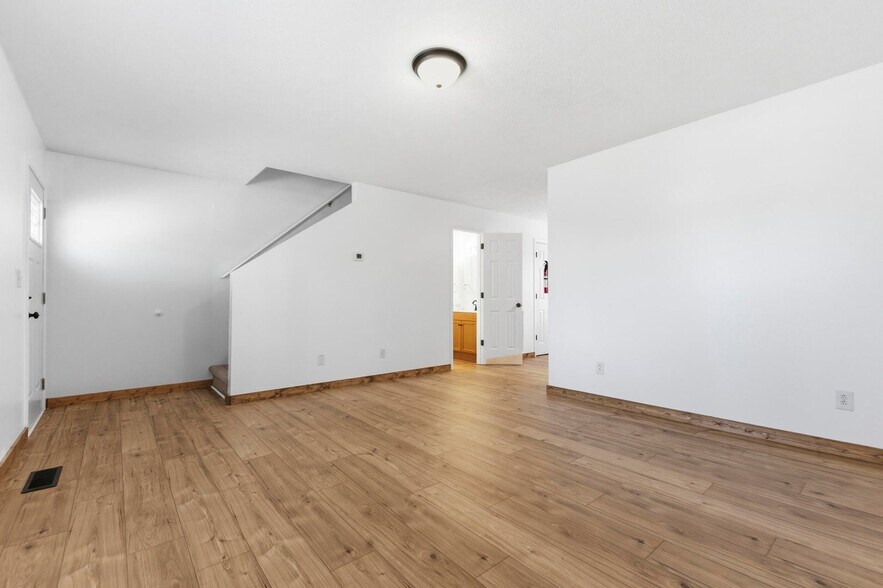 Building Photo - 114 Sequoyah Dr