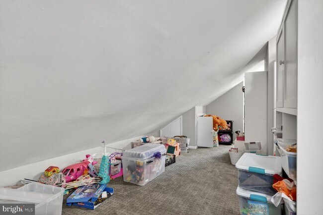 Building Photo - 7215 Rollingwood Dr