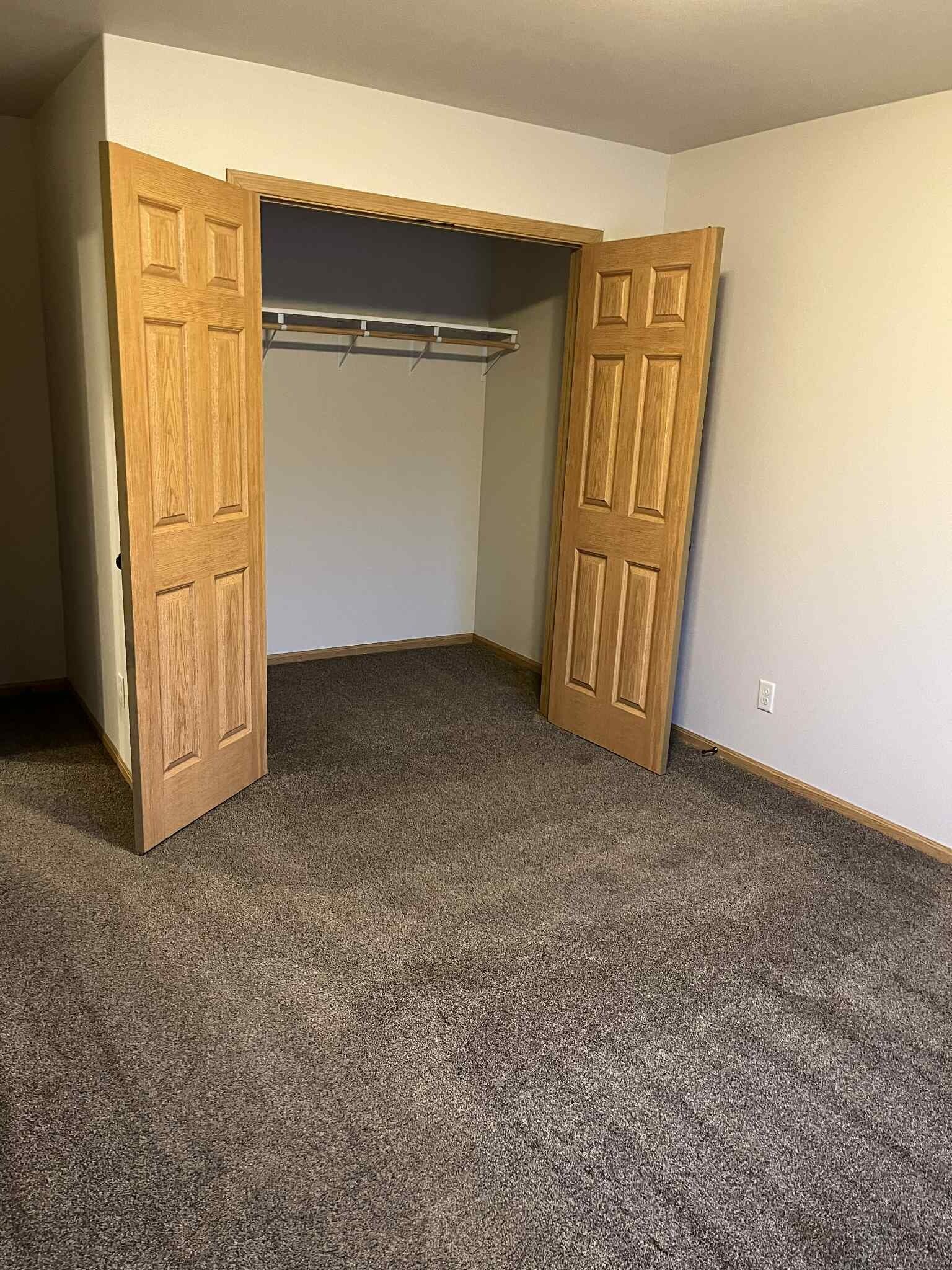 Building Photo - 1412 12th Ave SE