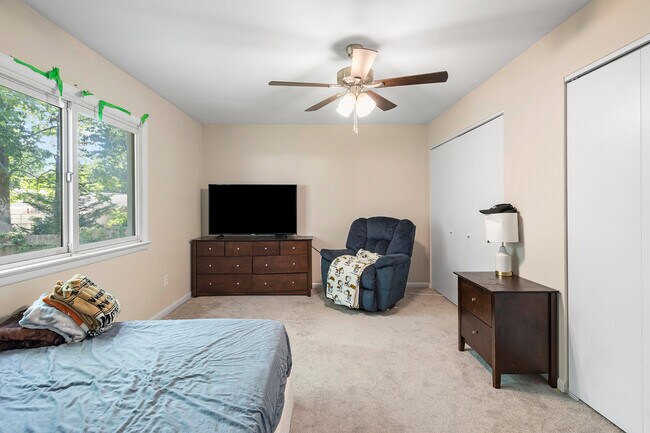 Building Photo - 222 Belray Dr