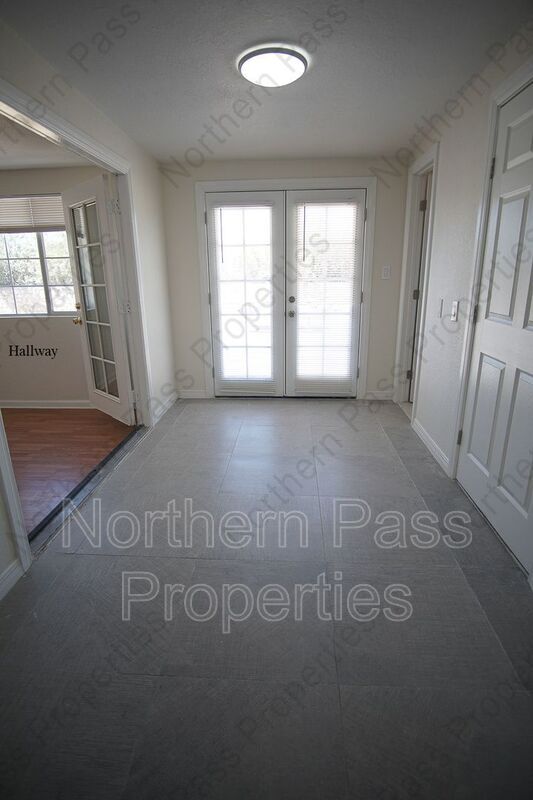 Building Photo - 4573 Bobolink Way