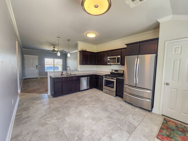 Building Photo - 3 bed, 2 bath home in Shawnee!