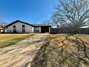 Building Photo - 800 Irwin Dr
