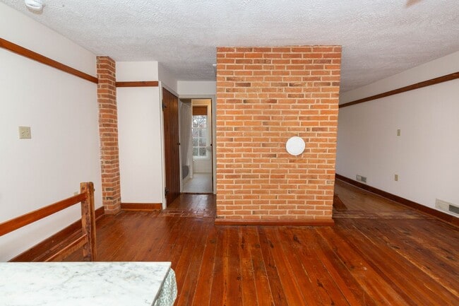 Building Photo - 562 Smithfield Ln