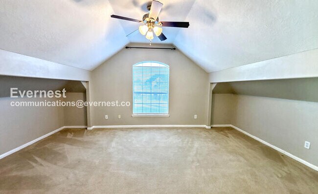 Building Photo - PROMO: Get $500 OFF the first month’s rent when you sign the lease today! / 4 Bed/2.5 Bath Home w...