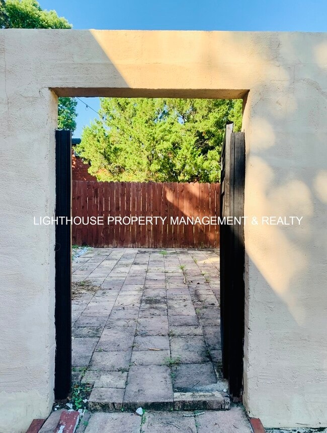 Building Photo - Coming Soon! Charming 2 Bedroom Home in Historic San Marco!