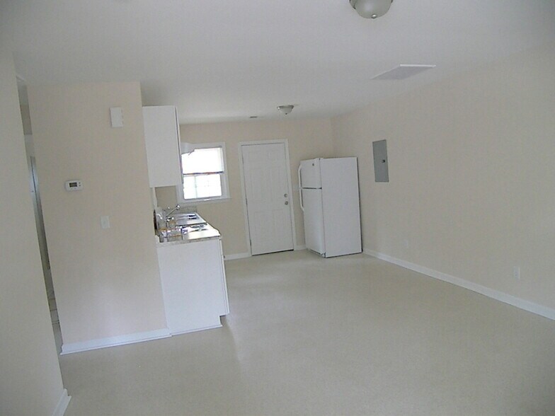Building Photo - 7600 E Oakridge Cir
