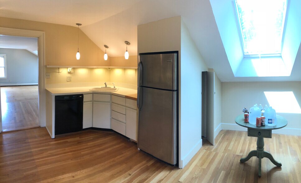 Building Photo - 35 Greenough Ave