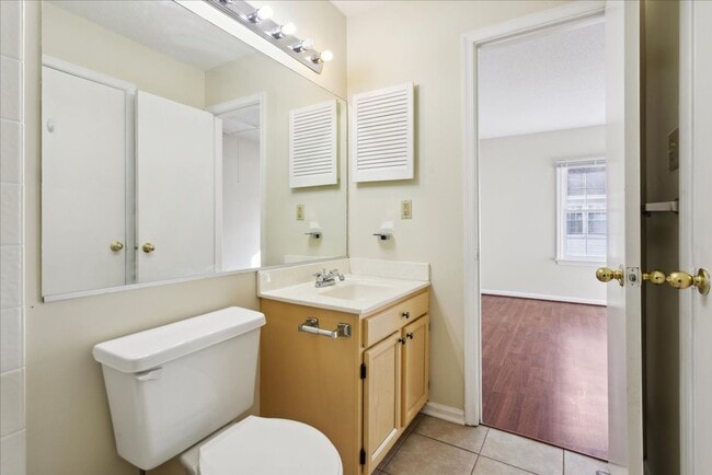 Building Photo - 27 F Tamarisk Quay