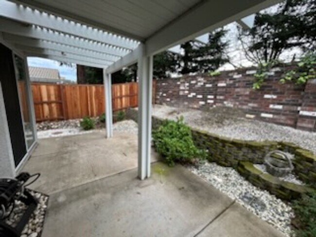 Building Photo - **SHOWING FRIDAY 4/3 @ 11:30AM-12PM**