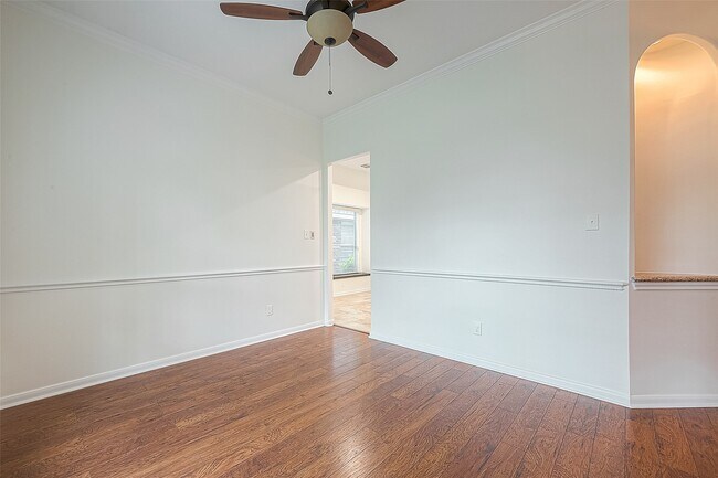 Building Photo - 23759 River Pl Dr