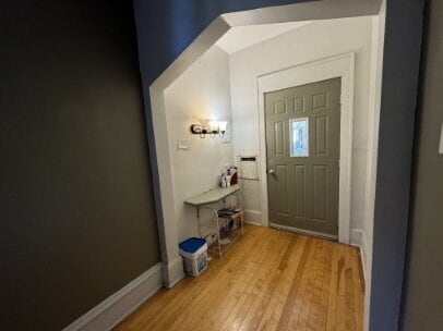 Building Photo - 122 Cecil St SE