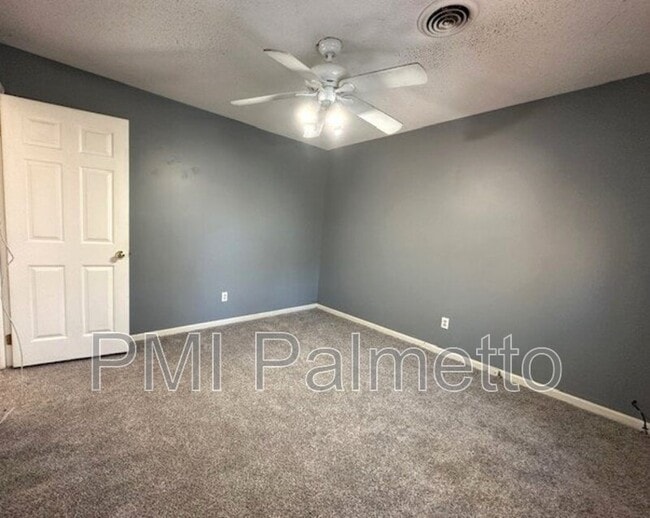 Building Photo - 105 Larkspur Ct