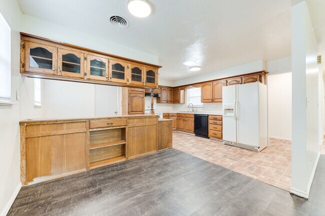 Building Photo - 5911 NW 30th St