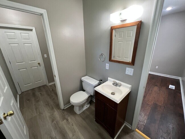 Building Photo - Charming 3-Bedroom Home in Washington Weat...