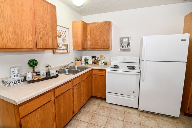 Building Photo - 3 Bedroom, Single-story Townhomes for rent in Madrid, IA