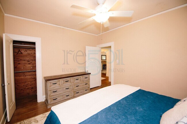 Building Photo - 1508 Kavanaugh Blvd