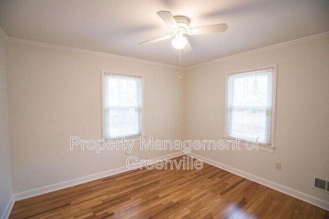 Building Photo - 121 Scarlett St