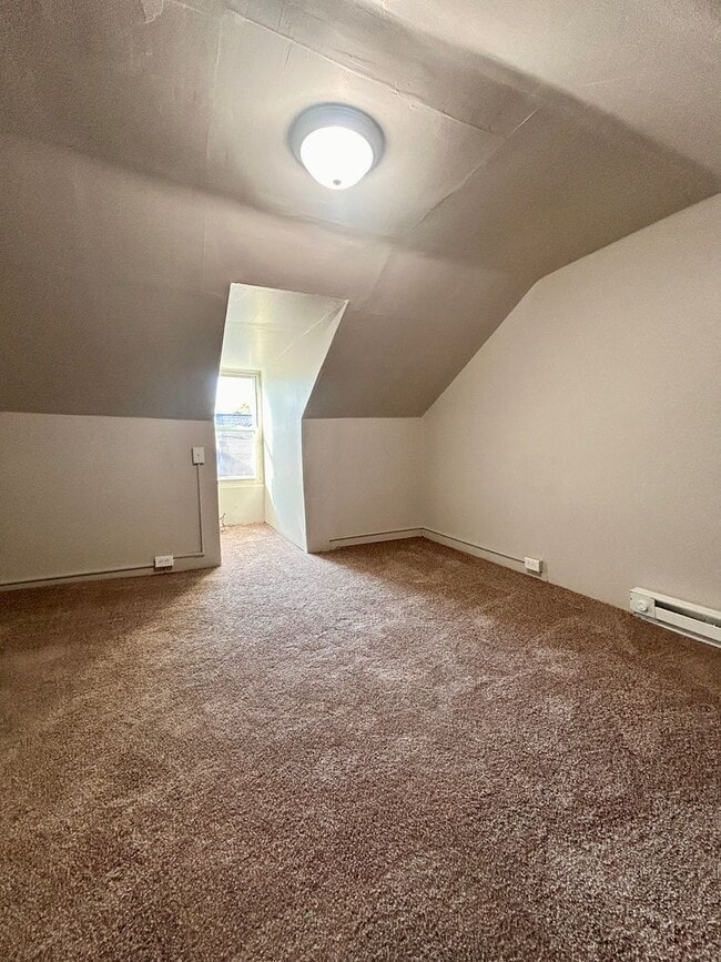 Building Photo - 539 1/2 Green St – 3 Bed, 1 Bath Home in L...